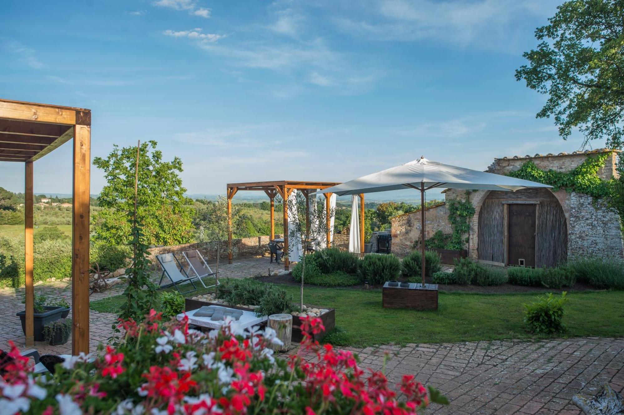 Palazzo Del Papa Country Suites เซียนา ภายนอก รูปภาพ