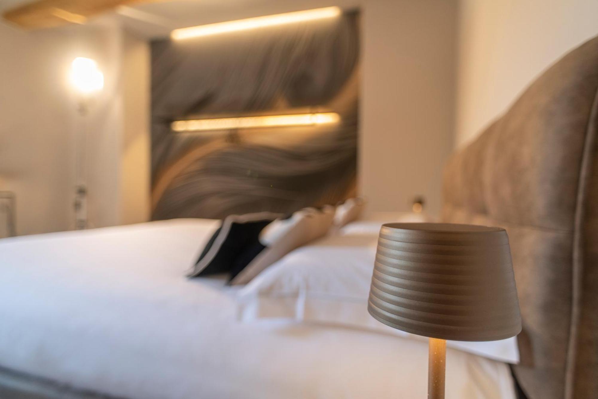Palazzo Del Papa Country Suites เซียนา ภายนอก รูปภาพ